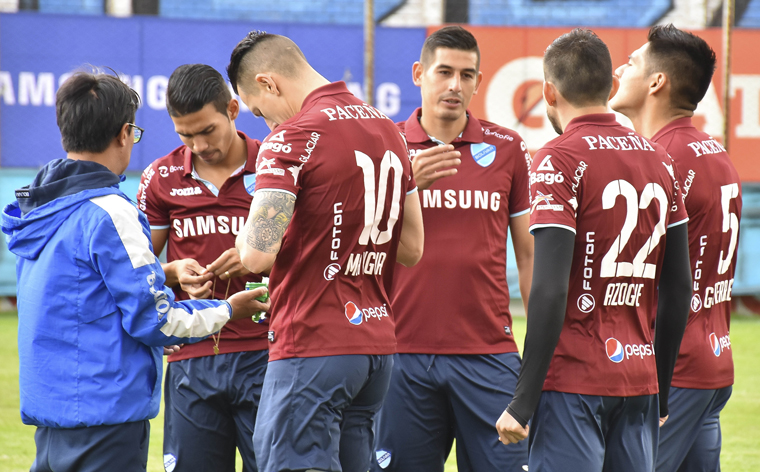 Bolívar con equipo alterno