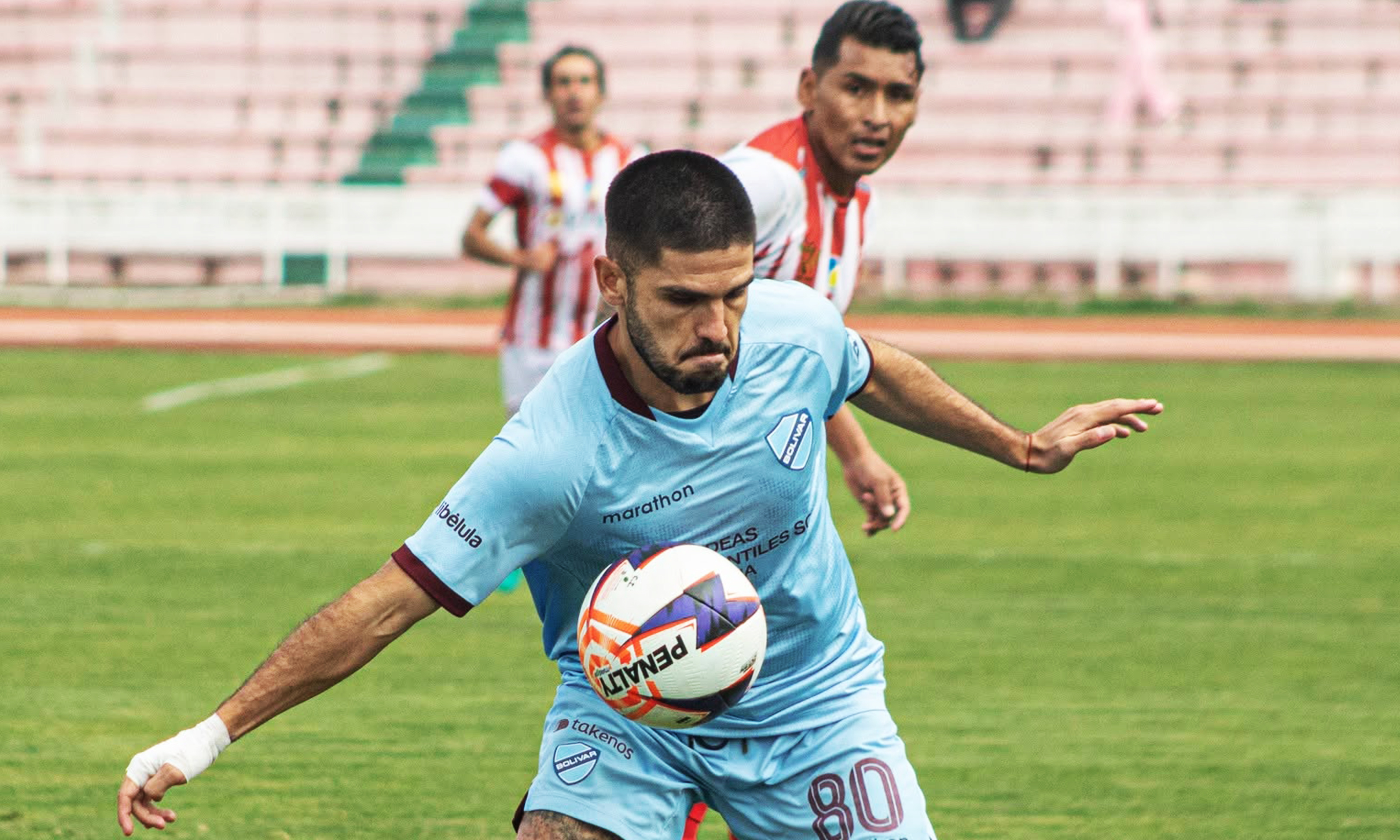 Bolívar golea y mantiene la punta