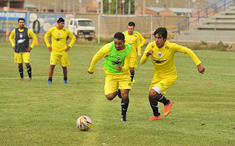 Cossio busca un zaguero central 