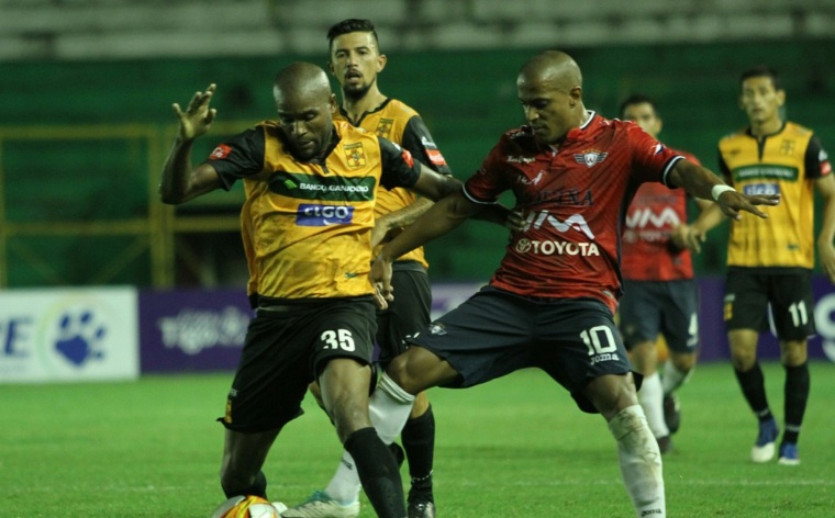 Destroyers recibe a Wilster