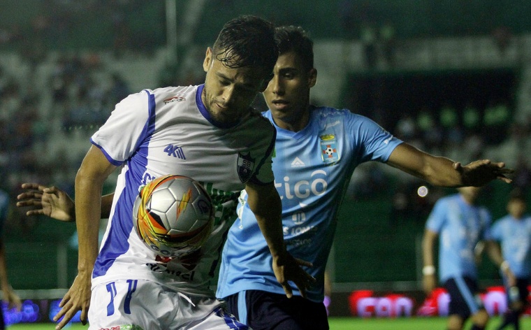 Duelo parejo en Santa Cruz