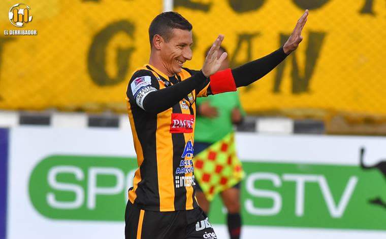 El capitán da la cara