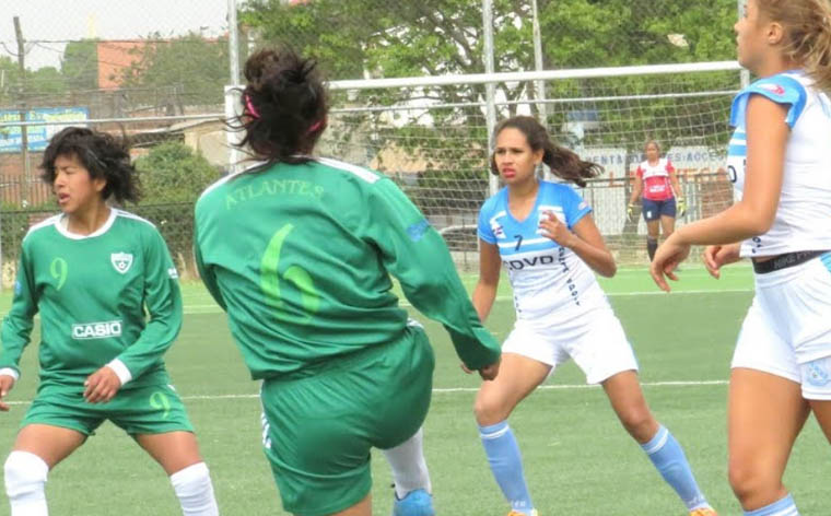 El fútbol femenino inicia en Villa Tunari 