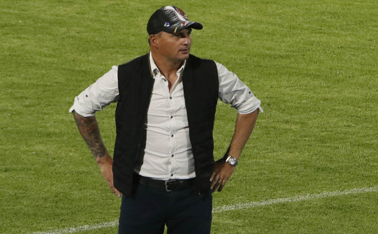 El técnico del campeón no firmó contrato