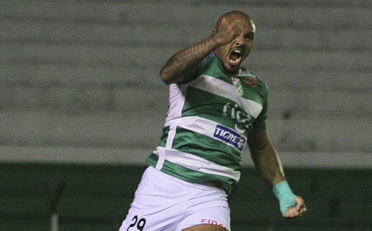 Freitas se va en medio de desórdenes