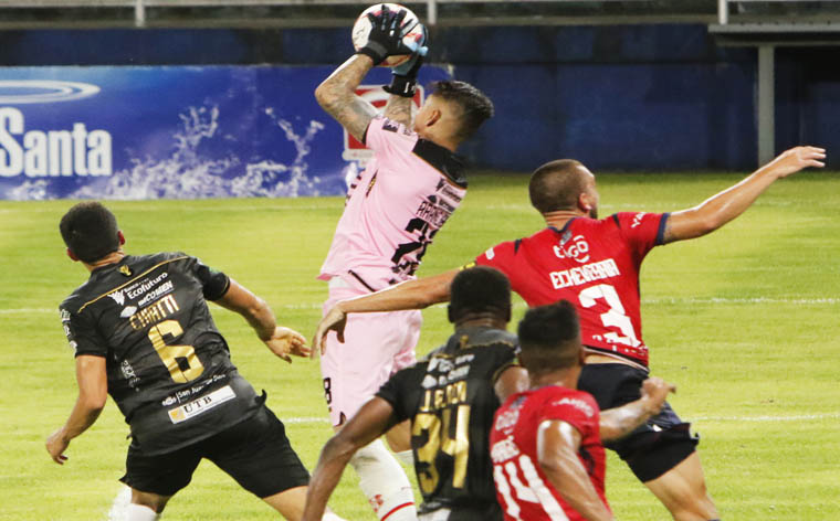 Juegan presionado 