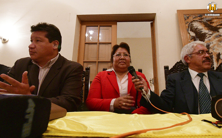 La presidenta y el club están firmes