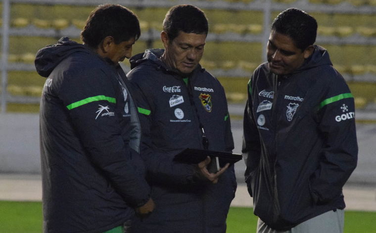 Línea de tres ante Perú
