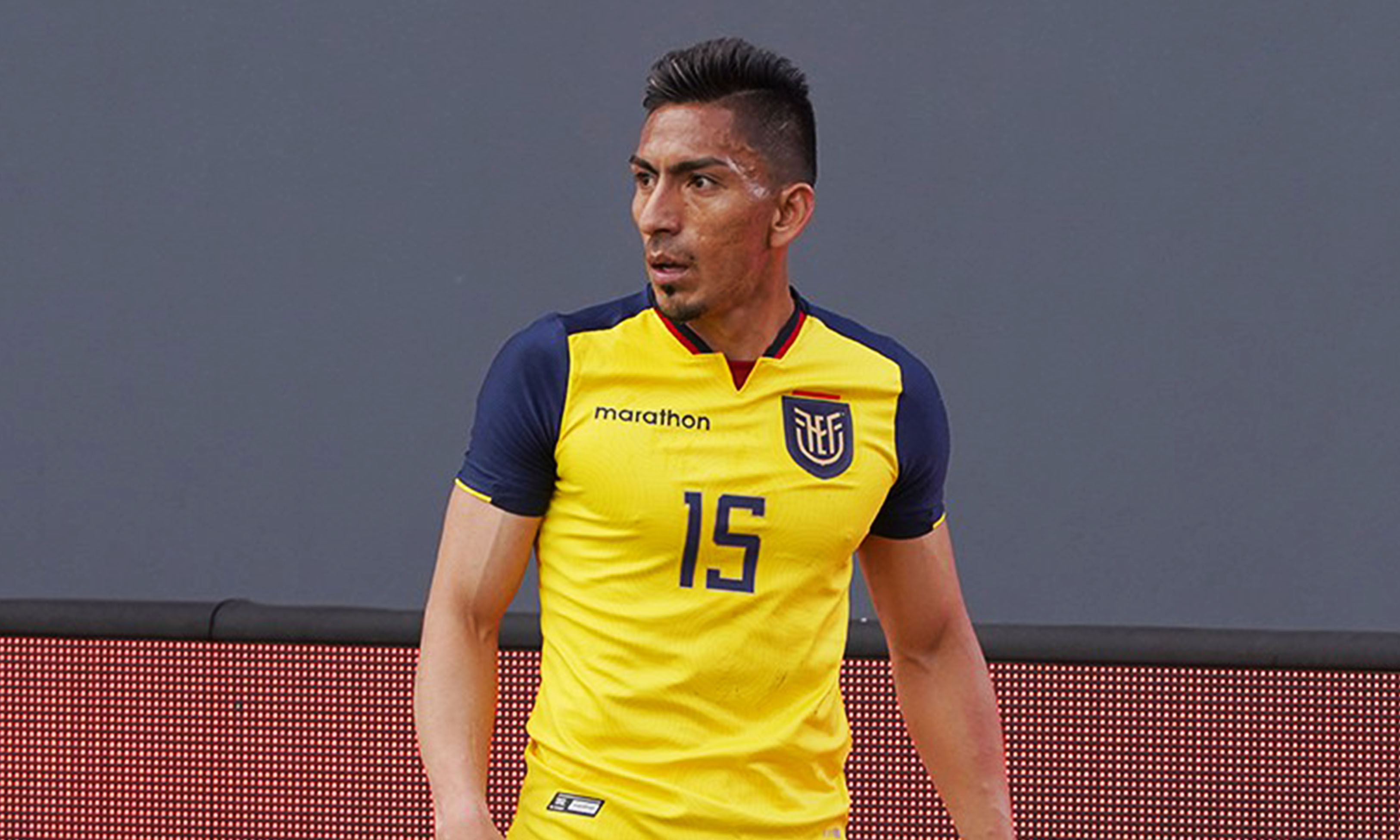 Mena alista su despedida de la selección ecuatoriana