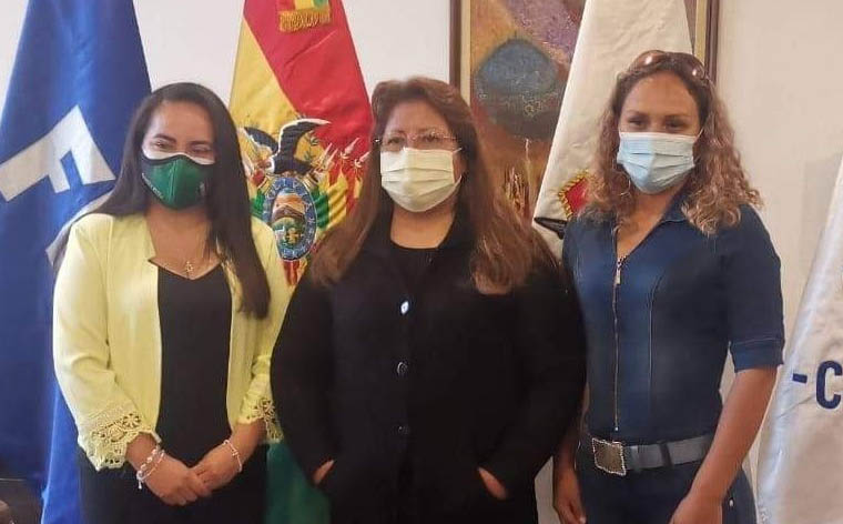 Mujeres al mando 