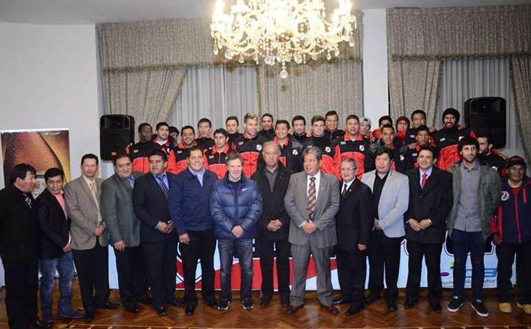 Nacional presentó su equipo