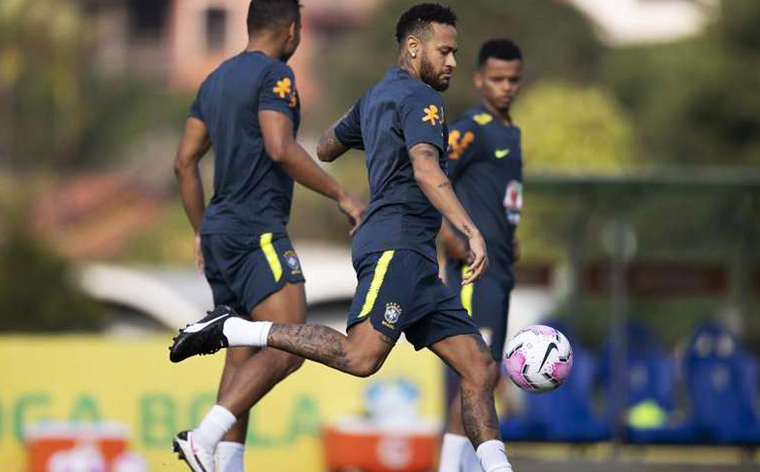 Neymar salió golpeado