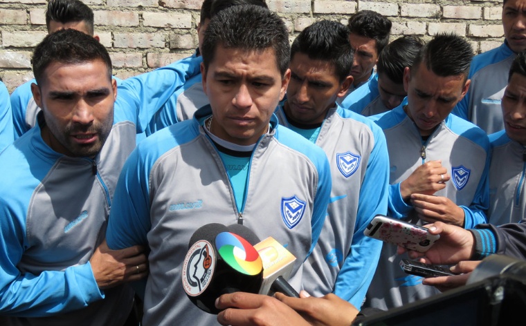 No entrenó el santo