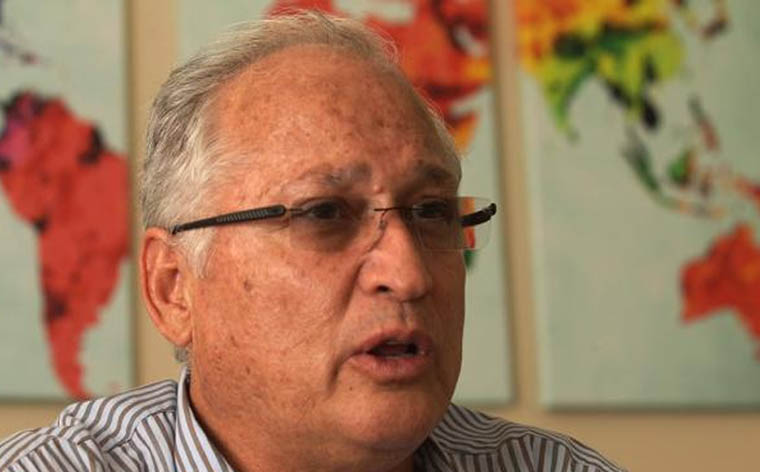 Rafael Paz molesto 