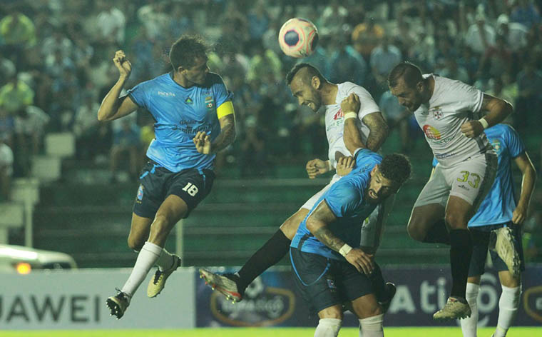 Real Santa Cruz Vs. Blooming