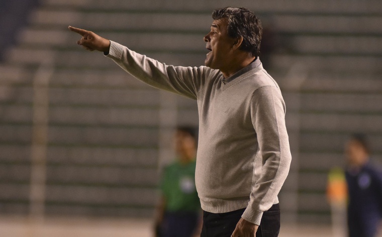 Seis mantienen su DT