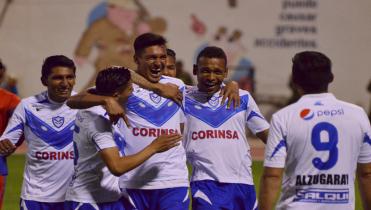 El Santo retiene a 15