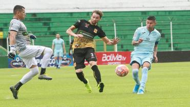 A Bolívar no le ganan ni con la mano