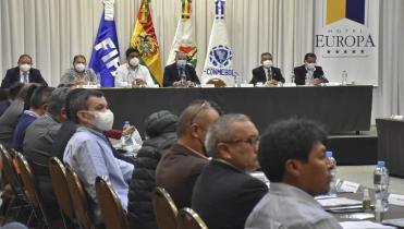 Aprueban adelantar las elecciones