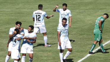 Aurora derrotó a Oriente Petrolero 