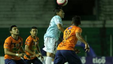 Aurora en casa ante el Toro