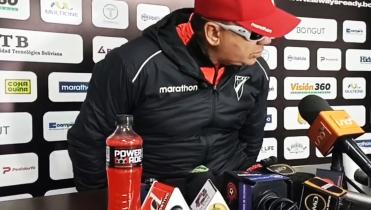 Baldivieso se incómodo ante una consulta que no terminó de escuchar