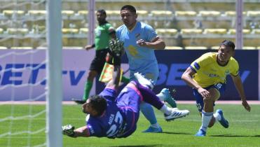 Bolívar sufre pero gana