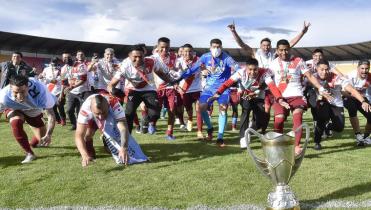 Campeón con 51 puntos 