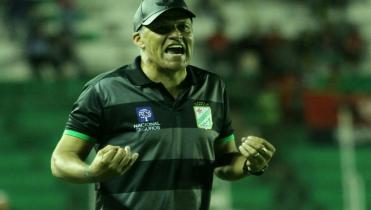 Clausen recupera a dos