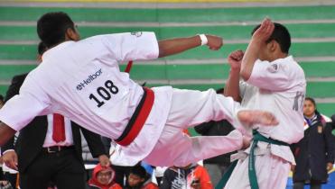 Cochabamba dominó en karate