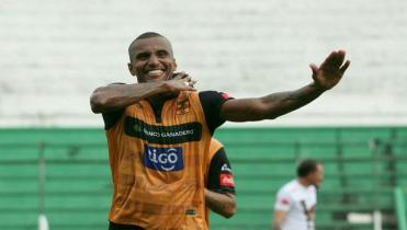 Destroyers recibe a San José