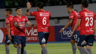 El rojo recibe al Toro