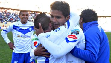 El Santo recibe a Universitario