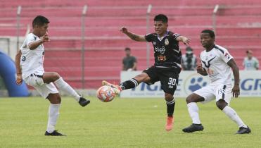 El Toro vence a Real y vuelve al ruedo