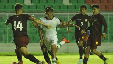 Empatan a tres goles