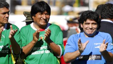 Evo saluda a Maradona