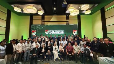 Fernando Costa sale más fuerte del Congreso