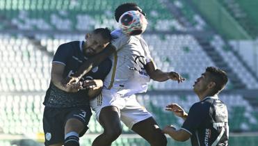 Ganó con un gol en contra