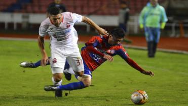 Guabirá recibe a Universitario en lunes