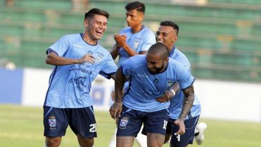 Hasta en amistosos Blooming se lleva la bolsa