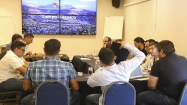 La selección trabaja on line