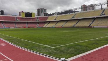 Luces, césped, acción