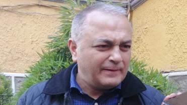 Machado con banda roja