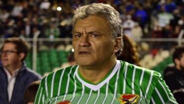 Marco Etcheverry tiene opción de dirigir afuera
