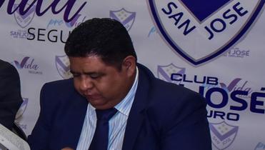 Martínez se defiende