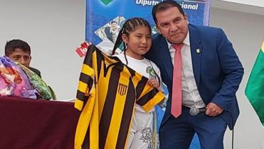 Montes compartió con los niños 