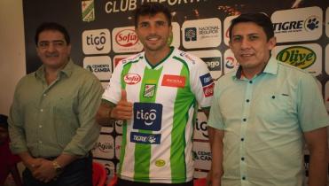 Mugni firma con Oriente