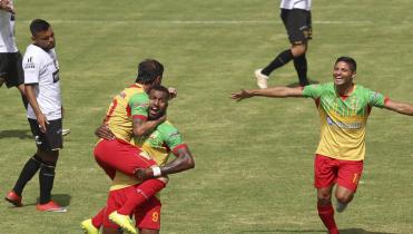 Municipal Vinto derrotó a The Strongest 