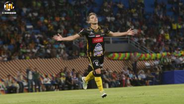 Novoa a Warnes de titular