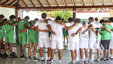 Oriente también arreglo con sus muchachos